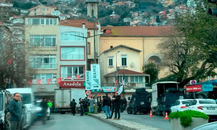 Ataque en una iglesia de Estambul durante la misa del domingo deja un muerto