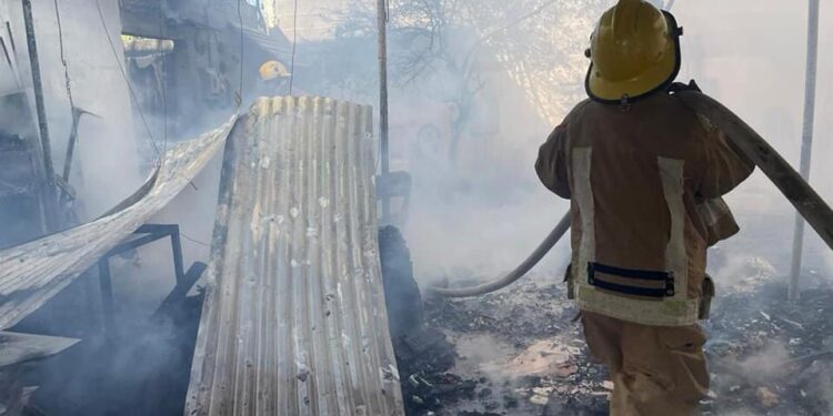 Se incendia fábrica de piñatas