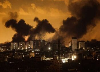 Estados Unidos y Reino Unido Realizan Ataques Aéreos en Yemen