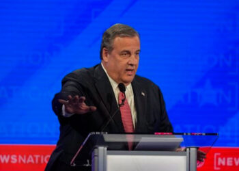 Chris Christie se retira de la carrera presidencial republicana