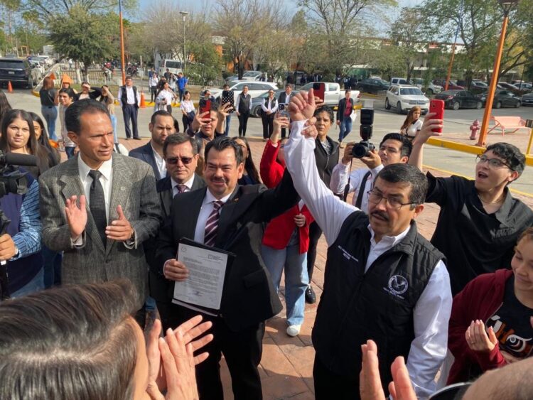 Postula Facultad de Derecho Victoria a Dámaso Anaya como candidato a Rector de la UAT