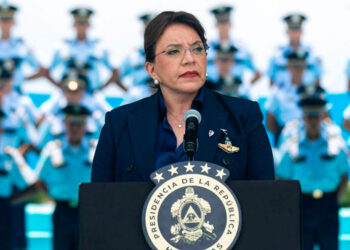 Realiza presidenta de Honduras reestructuración de gabinete