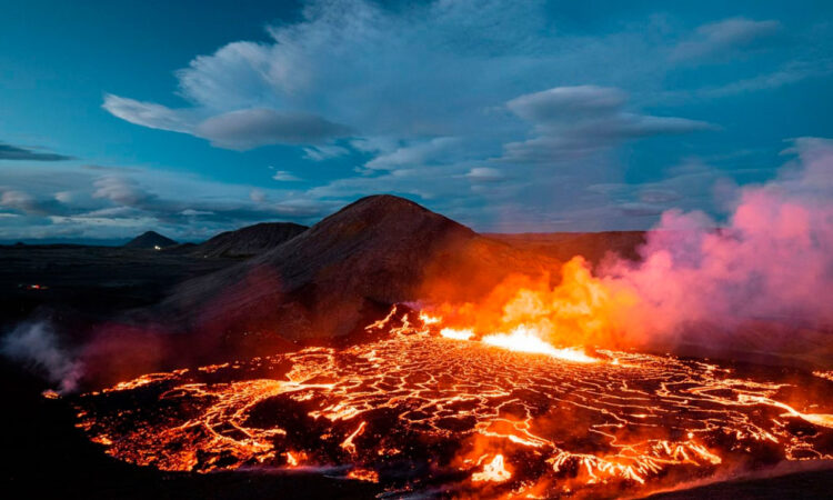 Nueva erupción volcánica en Islandia amenaza a la localidad
