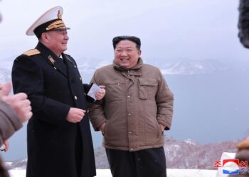 Kim Jong-un presencia prueba de misiles de crucero y desarrollo de submarino nuclear