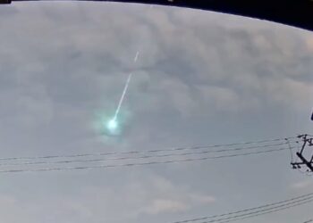 Meteoro atraviesa el cielo de Japón
