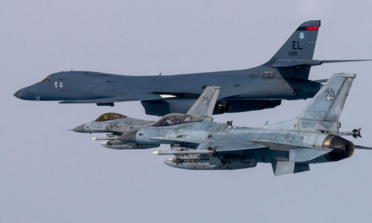 Corea del Sur y EE.UU. realizan maniobras con fuego real cerca de la frontera con Corea del Norte