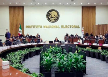 Claudia Suárez inicia su cargo en el INE entre cuestionamientos