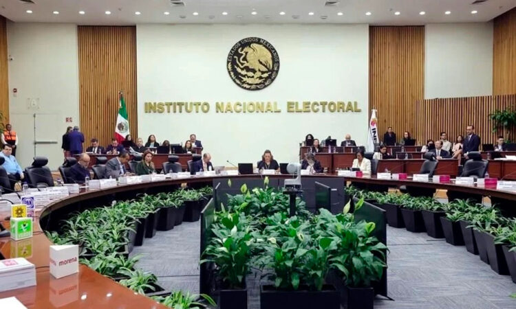 Claudia Suárez inicia su cargo en el INE entre cuestionamientos