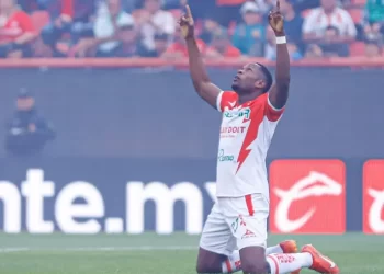 Necaxa y Toluca empatan 3-3 con ‘volteretas’ incluidas