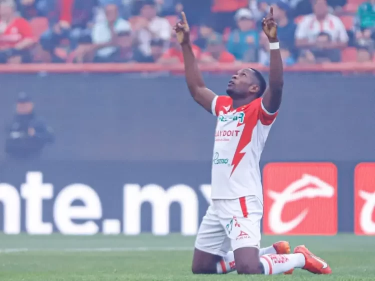 Necaxa y Toluca empatan 3-3 con ‘volteretas’ incluidas