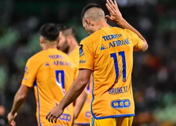 Tigres de la UANL golea de visita 3-0 Santos Laguna 