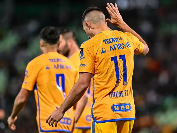 Tigres de la UANL golea de visita 3-0 Santos Laguna
