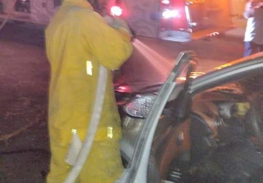 Se incendia auto en marcha en el centro de Cd. Victoria
