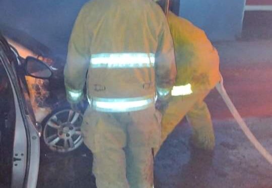 Se incendia auto en marcha en el centro de Cd. Victoria