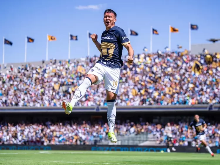 Pumas golea 3-0 a Puebla y escala al sexto lugar general