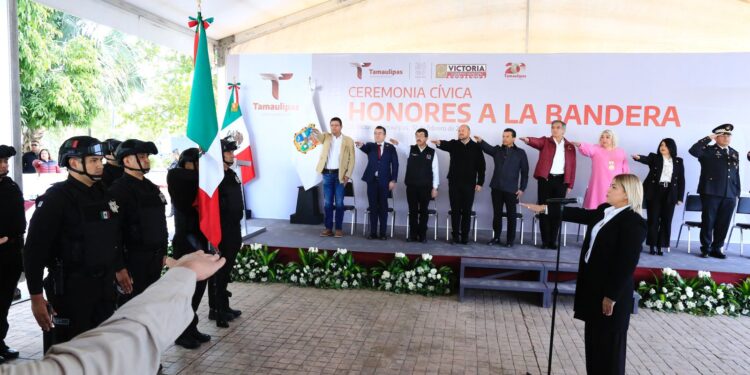 Entrega Américo Villarreal apoyos para mejorar servicios e infraestructura en Victoria