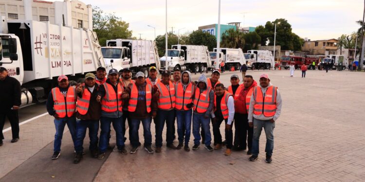 Entrega Américo Villarreal apoyos para mejorar servicios e infraestructura en Victoria