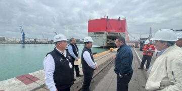 Toma acuerdos rector de la UAT Dámaso Anaya con sistema portuario de Altamira