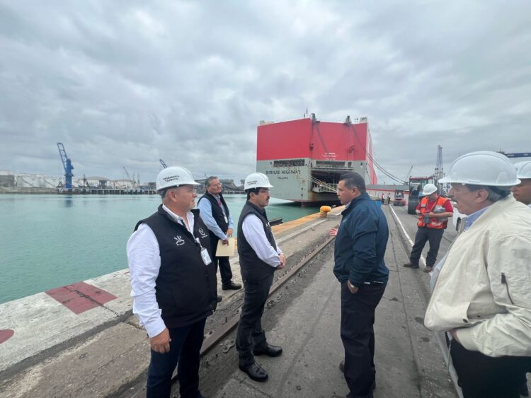 Toma acuerdos rector de la UAT Dámaso Anaya con sistema portuario de Altamira