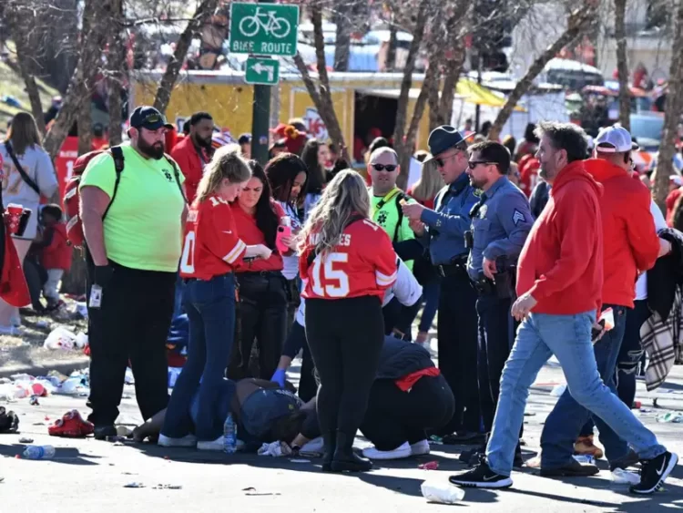 Reportan un muerto y nueve heridos en tiroteo durante el desfile de los Chiefs en Kansas City