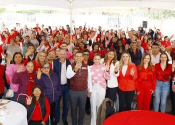 Celebran Lucy y Lalo Día del Amor y de la Amistad junto al equipo DIF Victoria.
