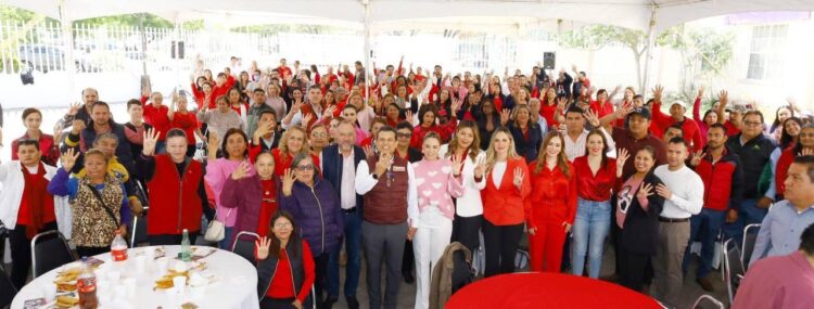 Celebran Lucy y Lalo Día del Amor y de la Amistad junto al equipo DIF Victoria.