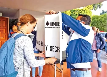 Hacienda fiscalizará campañas políticas; UIF firma acuerdo con el INE