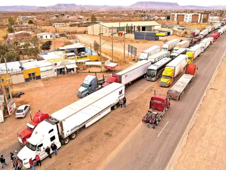 Hartos de inseguridad, paralizan carreteras; transportistas protestan en diversas zonas
