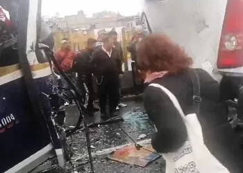 Impactante choque de autobuses en la México-Puebla deja 19 lesionados