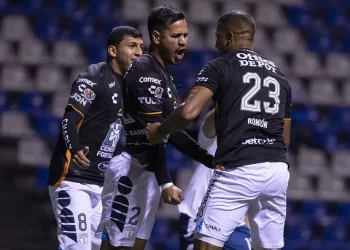 Pachuca golea 4-1 a Puebla y recupera el liderato general