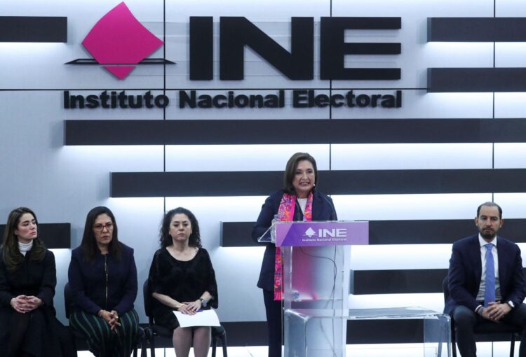 Xóchitl Gálvez se registra ante el INE como candidata presidencial