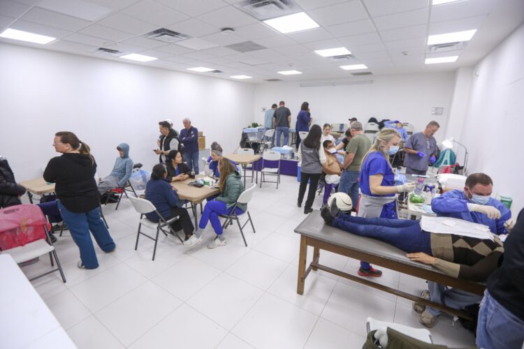 Atienden DIF Tamaulipas y Club Rotario Victoria a 230 personas con jornada médica