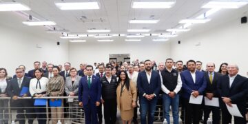 El rector Dámaso Anaya sostiene encuentro con universitarios de Tampico
