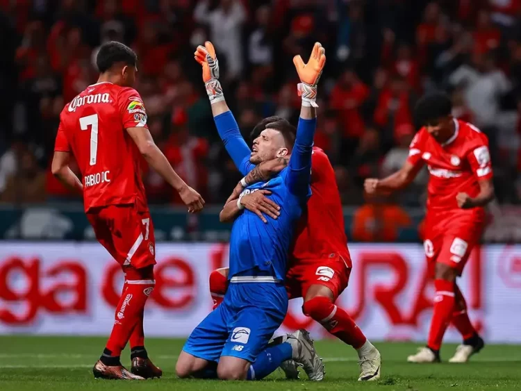 Toluca hace una diablura ante Santos y Volpi se redime