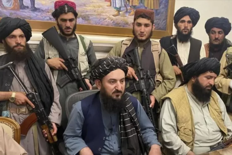 Talibanes aplican “ojo por ojo”: ejecutan a dos reos en estadio de Afganistán