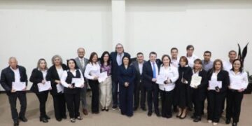 Entregan premios de antigüedad a servidores del Poder Legislativo tamaulipeco