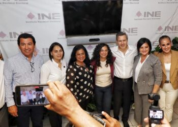 Se registran Olga Sosa y JR al senado, con respaldo de aspirantes a diputados federales 