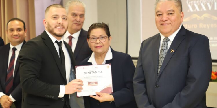 Entrega Gobierno de la Transformación generación de médicos especialistas tamaulipecos