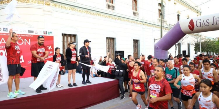 Encabeza Lalo Gattás Carrera del Amor y la Amistad 2024