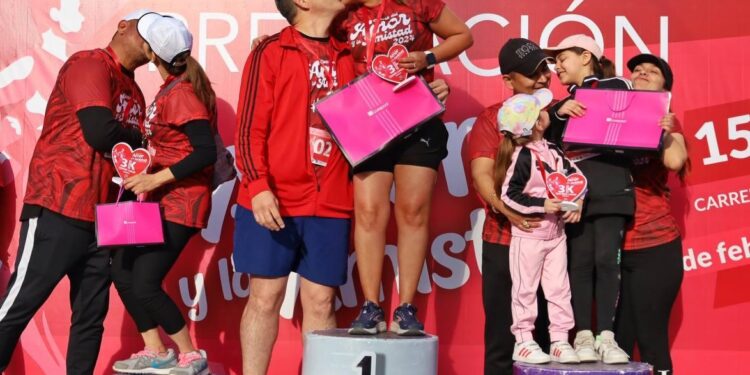 Encabeza Lalo Gattás Carrera del Amor y la Amistad 2024