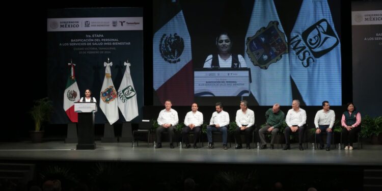 Entregan base laboral a 915 trabajadores del sector salud en Tamaulipas