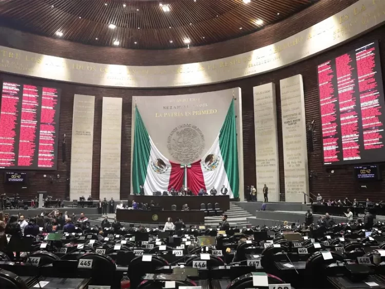 Pierde matrimonio mayoría en configuración de hogares en México; en veinte años cayó de 60 a 43%