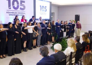 Refrenda Gattás Báez vínculo de colaboración con CANACO Victoria.