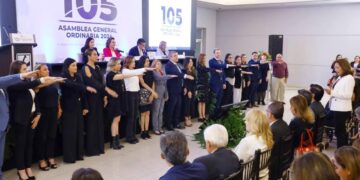 Refrenda Gattás Báez vínculo de colaboración con CANACO Victoria.