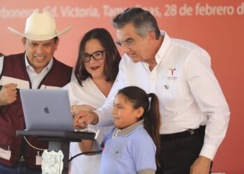 Gobernador de Tamaulipas pone en marcha internet satelital para escuelas de zonas rurales