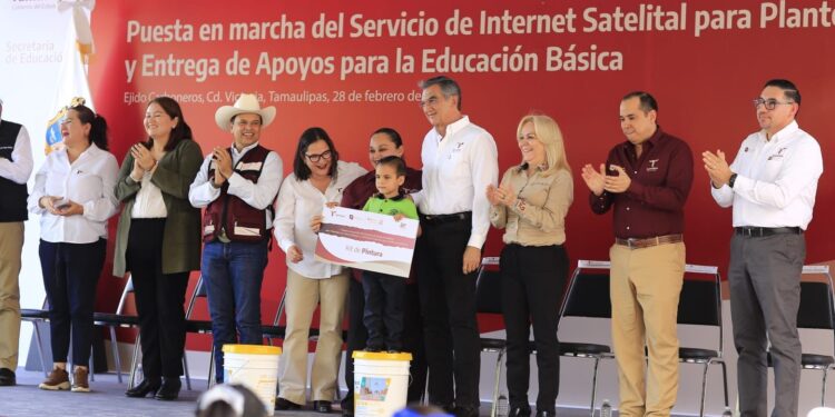 Gobernador de Tamaulipas pone en marcha internet satelital para escuelas de zonas rurales