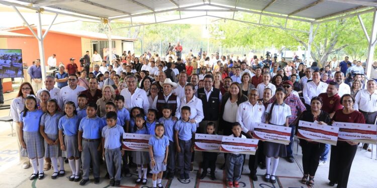 Gobernador de Tamaulipas pone en marcha internet satelital para escuelas de zonas rurales