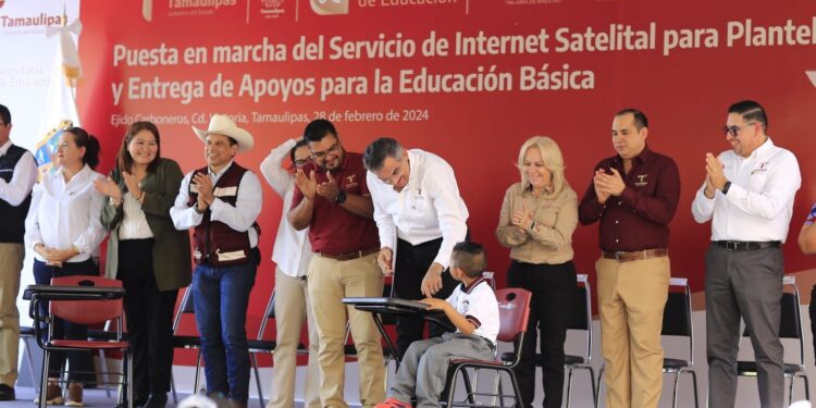 Gobernador de Tamaulipas pone en marcha internet satelital para escuelas de zonas rurales