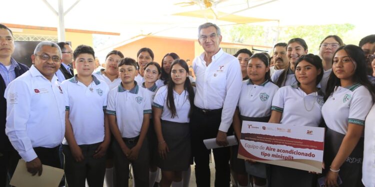 Gobernador de Tamaulipas pone en marcha internet satelital para escuelas de zonas rurales