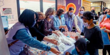 Lleva Lucy de Gattás esperanza y alegría al Hospital Infantil.